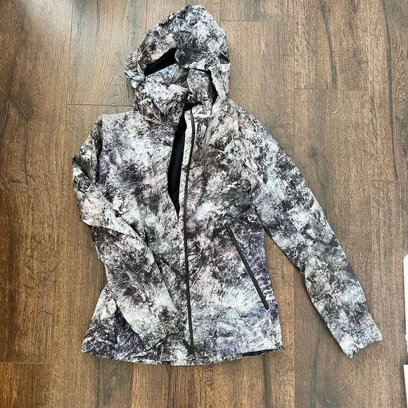 Lululemon rain jacket - Picture 2 of 10